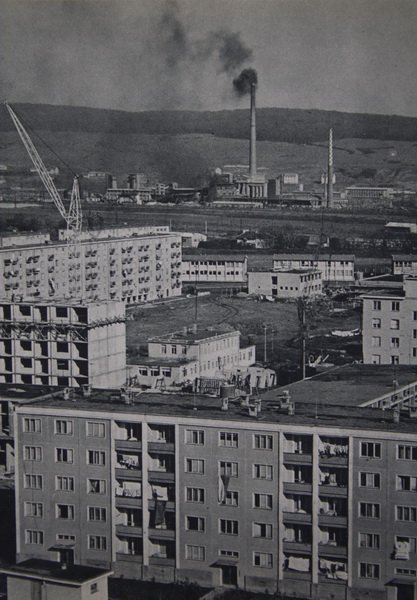 Sídlisko Mier, v pozadí Magnezitka ešte bez sídliska KVP